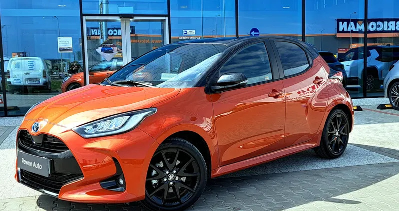 kołobrzeg Toyota Yaris cena 105900 przebieg: 2100, rok produkcji 2023 z Kołobrzeg